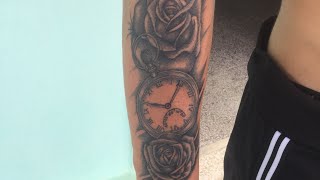 Tatuaje de brújula ? con rosas ? artviertattoo