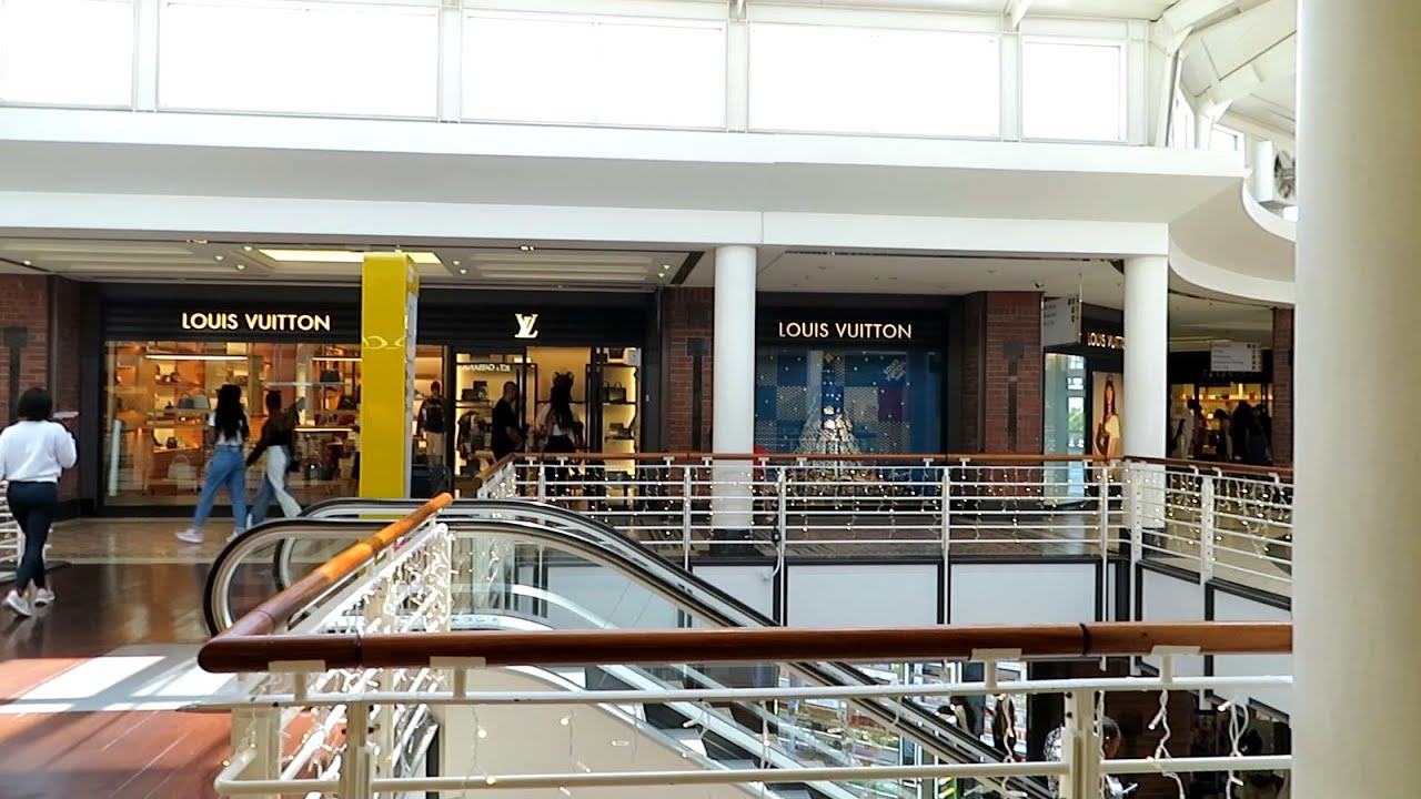 Does South Africa Have Big Clothing Brands??? | Waterfront Mall Cape Town 