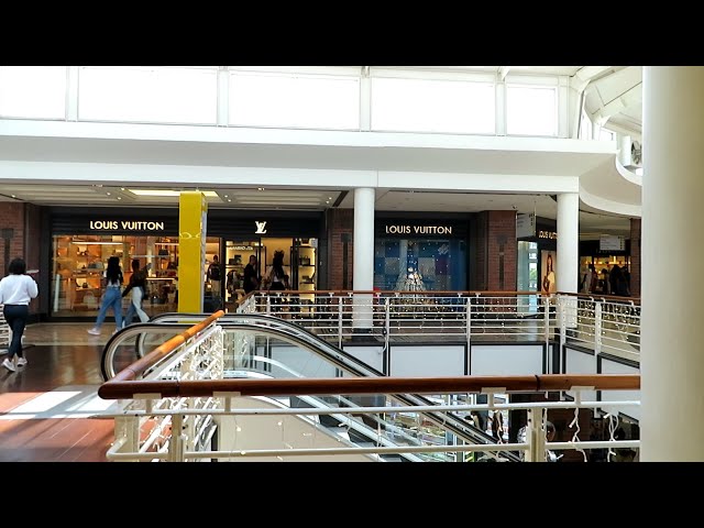 Does South Africa Have Big Clothing Brands???  Waterfront Mall Cape Town  #waterfront #shoppingmall 