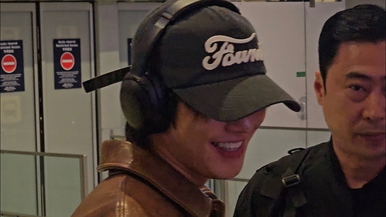 Ahn Hyo Seop 안효섭 arrival @ Charles de Gaulle Airport in Paris for the YSL PFW Event