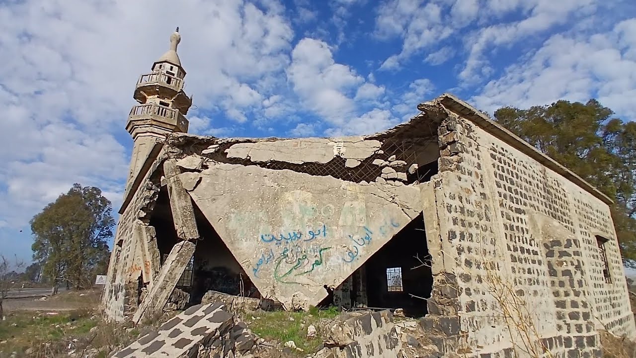 مسجد قرية الخشنية المهجرة في الجولان السوري المحتل