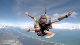 Swoopware: Skydive - Roxie's 121st Tandem Skydive!!!