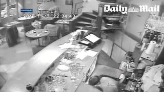 Обнародовано видео расстрела посетителей парижского ресторана Обнародовано видео расстрела посетителей парижского ресторана