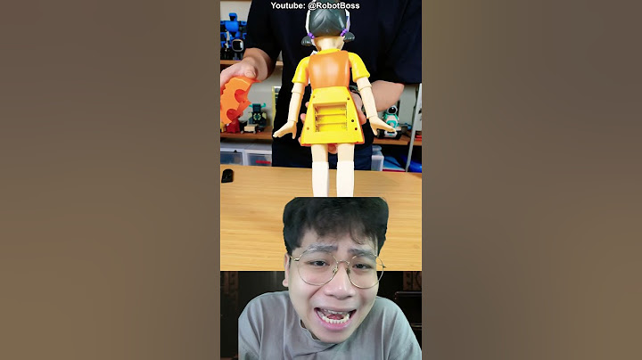 Mua hai con búp bê Squid Game dịp Tết