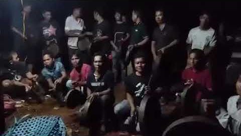 Đội cồng chiêng xã Ia O luyện tập để tham gia Hội đua thuyền độc mộc sông Pô Cô