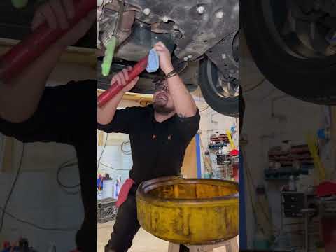 Video: Puas jiffy lube mechanics tau ntawv pov thawj?