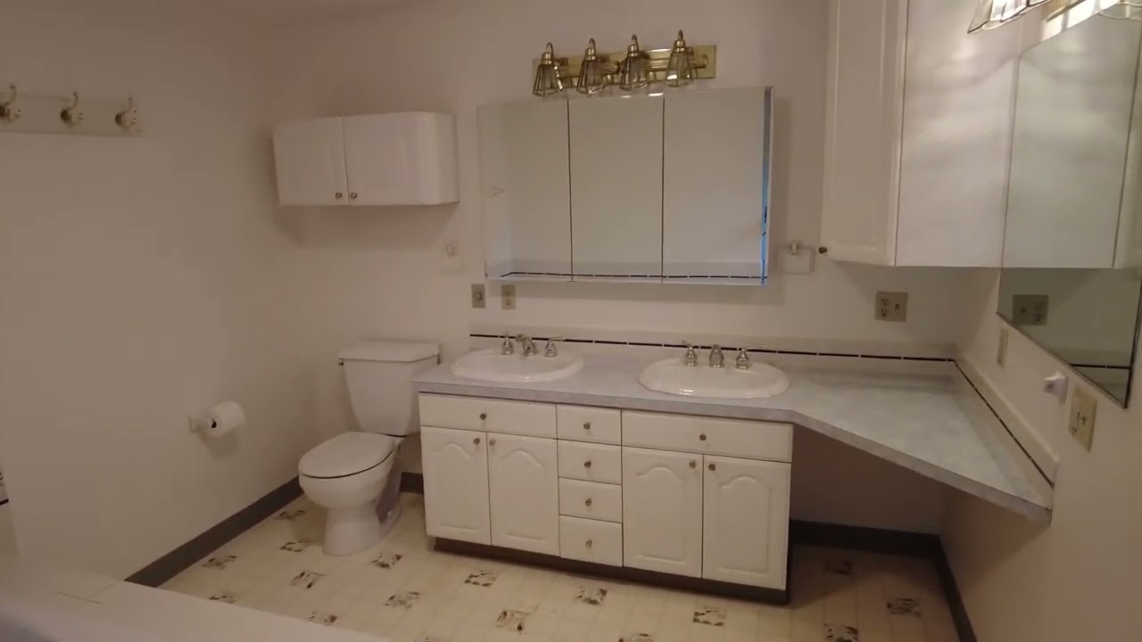 3090 SW Grace Ln, Portland OR 97225 Walkthrough.