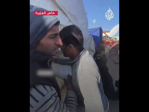 "ربتنا وعلمتنا".. شاب يودع أمه الشهيدة بالبكاء في غزة