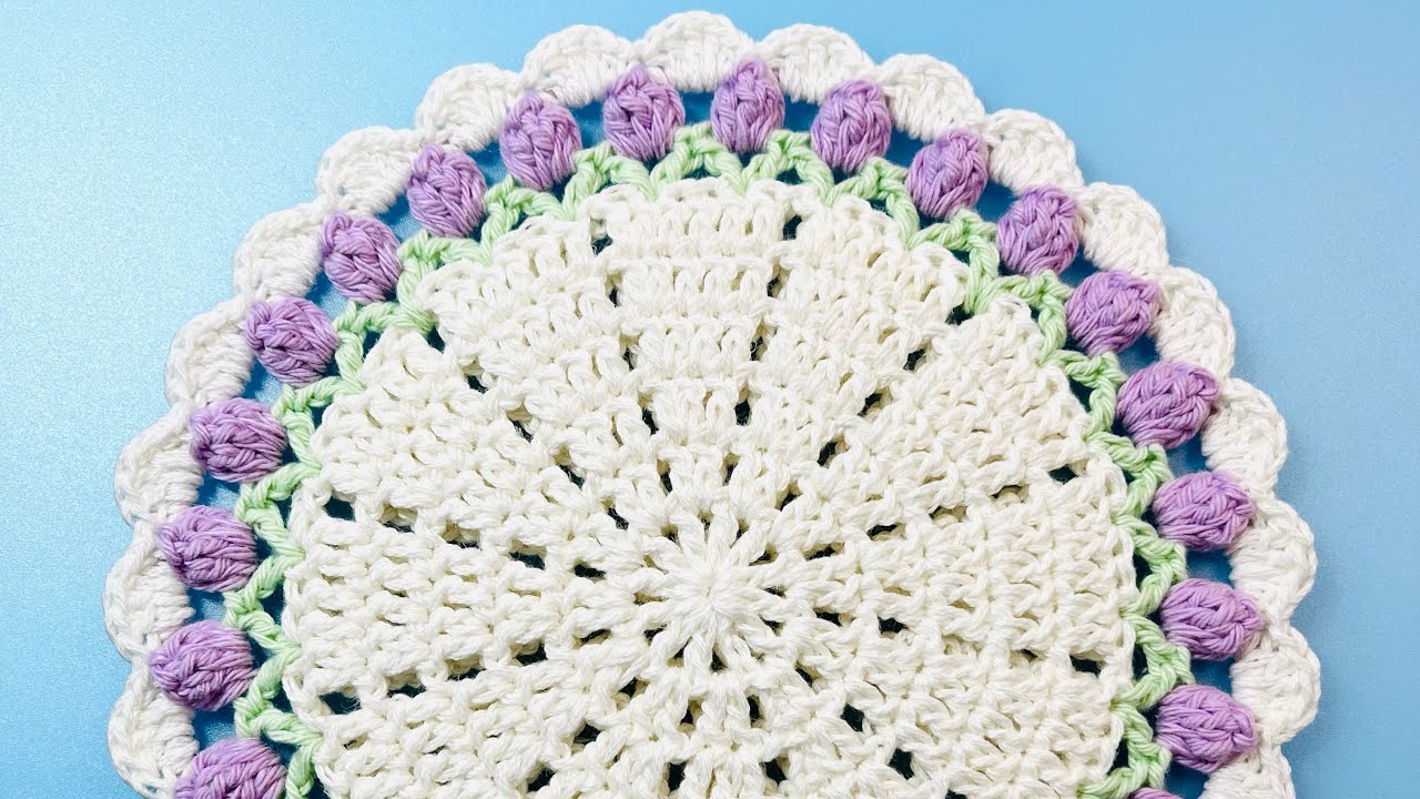 I tried crocheting a tulip coaster. It's also a multi-purpose