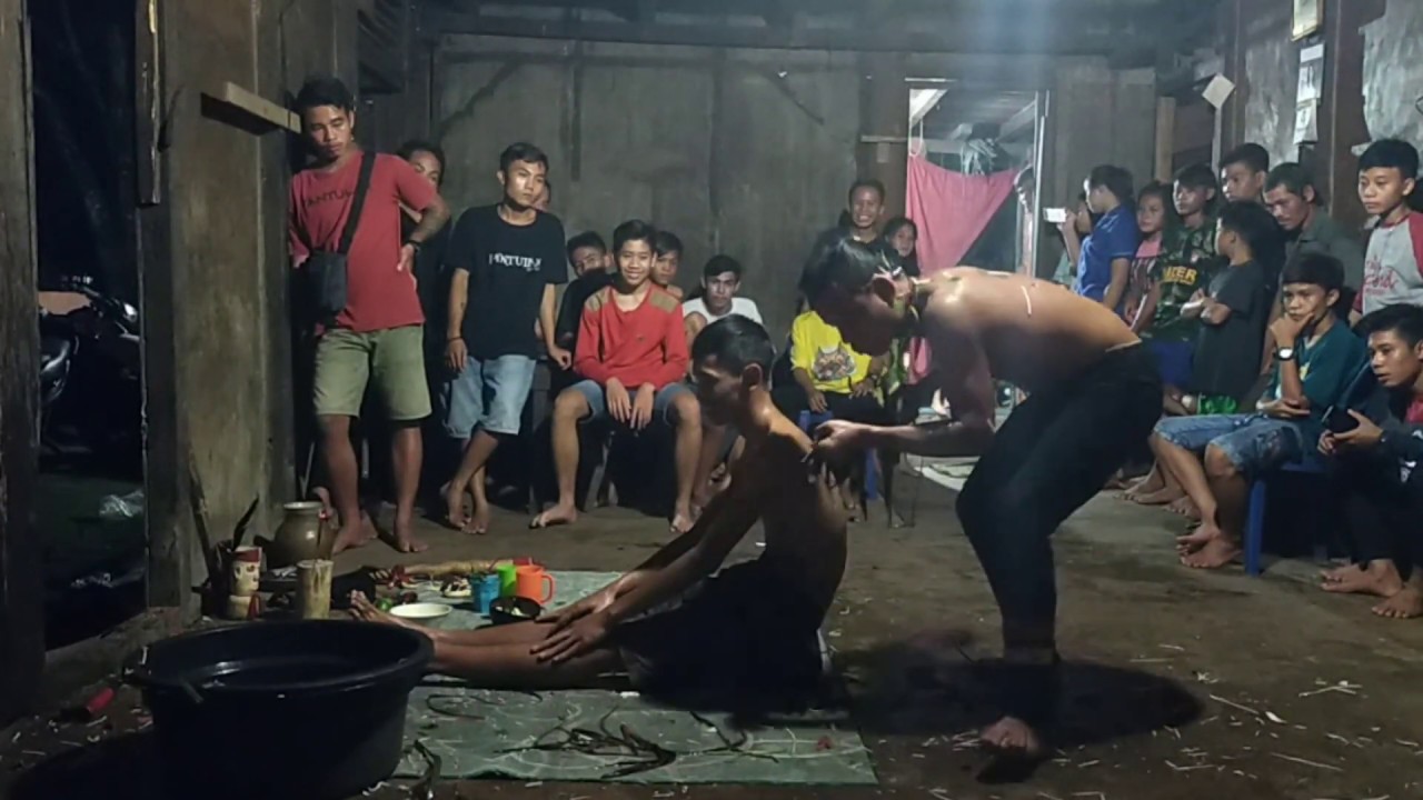 Suku Dayak Kalimantan memanggil Arwah Leluhur melalui Ritual Basasah