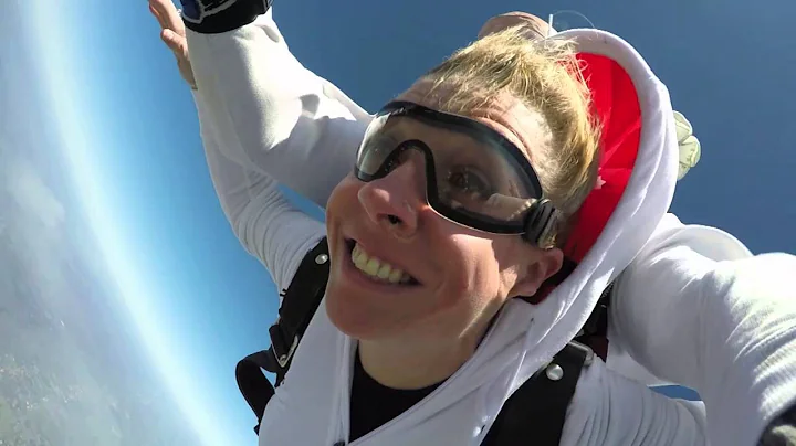 Amie Larson | Tandem Skydive