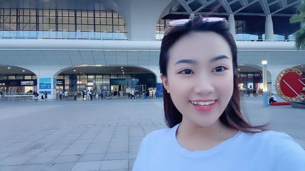 越南姑娘阿荷第二次回中国，从广西到湖南坐高铁品美食太哇塞了