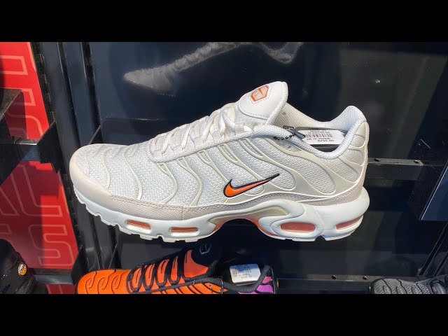 NIKE★AIR MAX PLUS PHANTOM/LIGHT OREWOOD BROWN/SAFETY ORANGE Nike Air Max Plus (Phantom/ Safety Orange/ Light Orewood