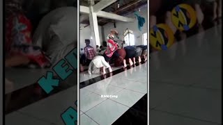 Viral!! bocil emote push up Kepeleset saat solat tarawih