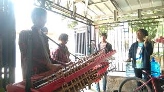 Ayang - ayang versi angklung