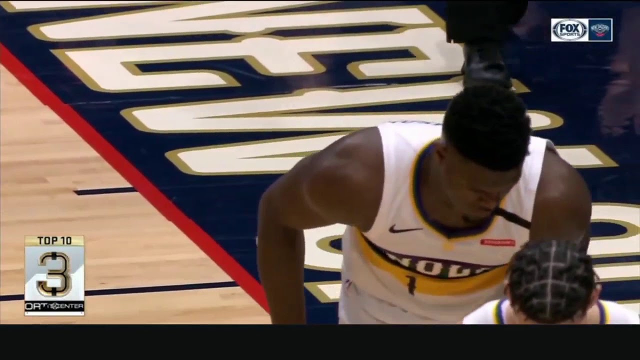 Oakland University guard Rashad Williams drops Cleveland State defender