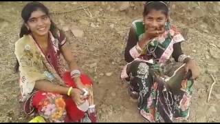 hath ma 6 desi potli ne aakho ma pani