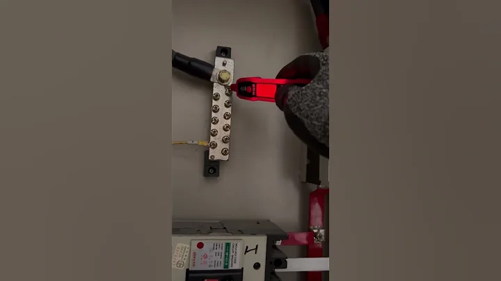 工人接線被電了，電筆測一下中性線帶電，這問題要怎麼查起？