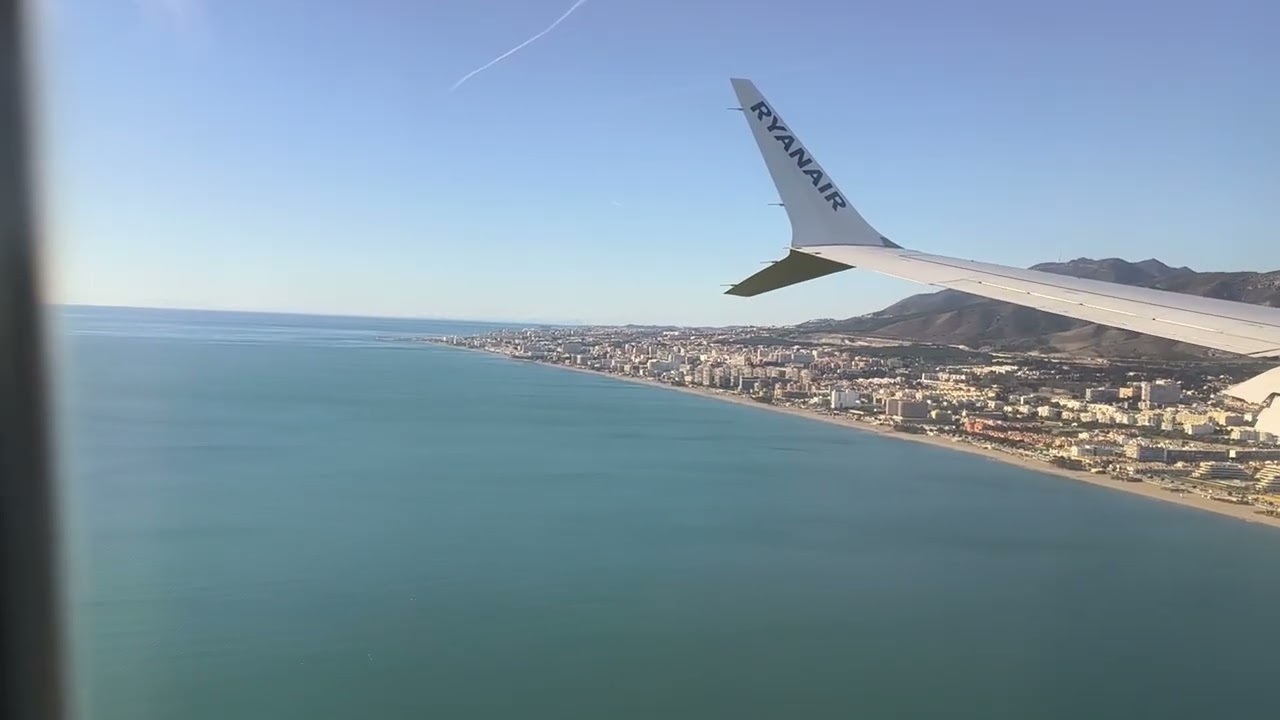 Aterrizaje de un Boeing 737-8200 MAX de Ryanair en Málaga con origen Ibiza (06/12/2025)