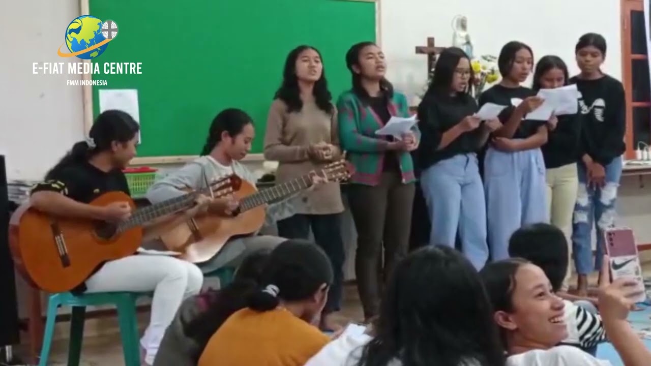 Suara Emas Putri Asrama Apansa, bimbingan suster-suster FMM di Bajawa, Flores