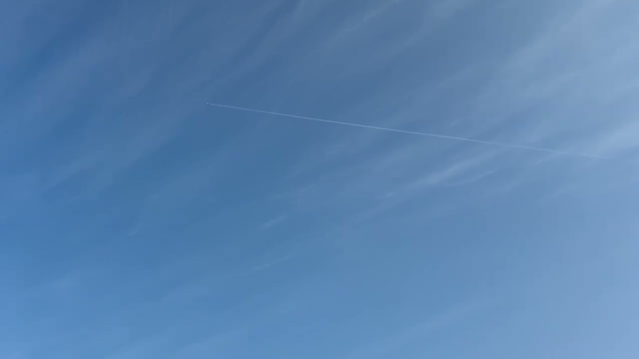 Can u spot a plane in the clear sky?
