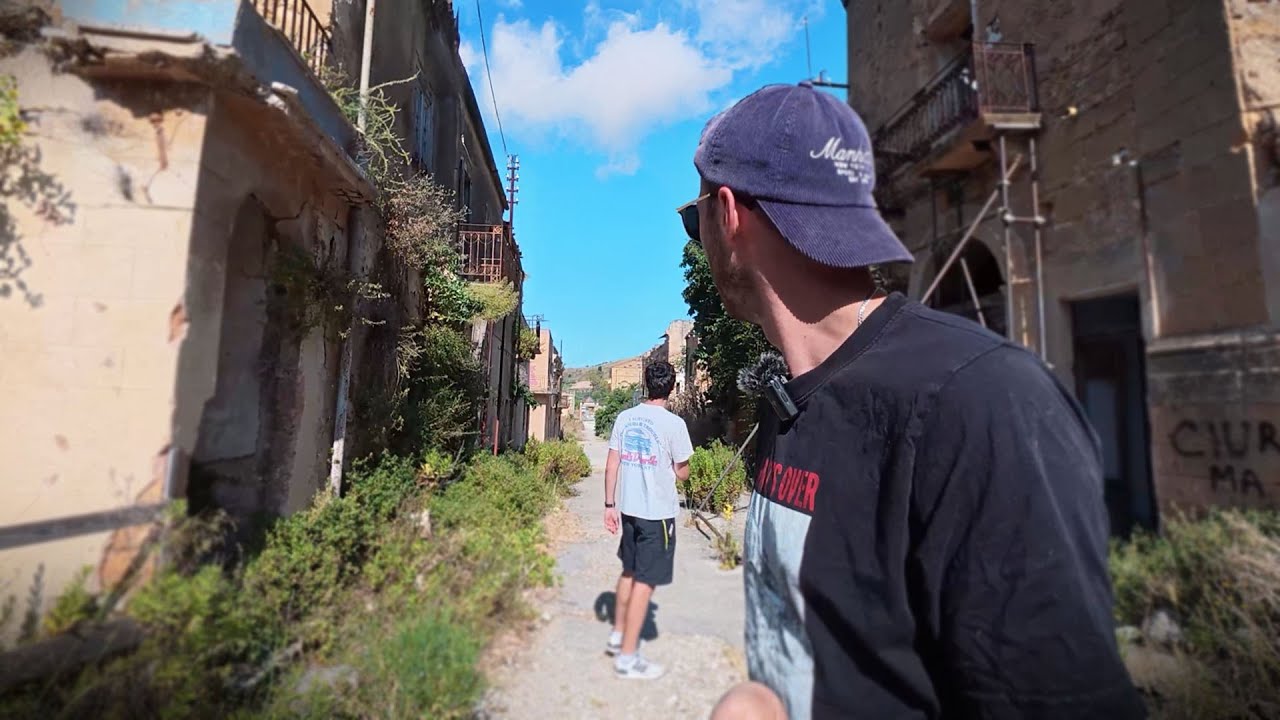 Cette ville a été abandonnée à cause d'un séisme ... ( Urbex )