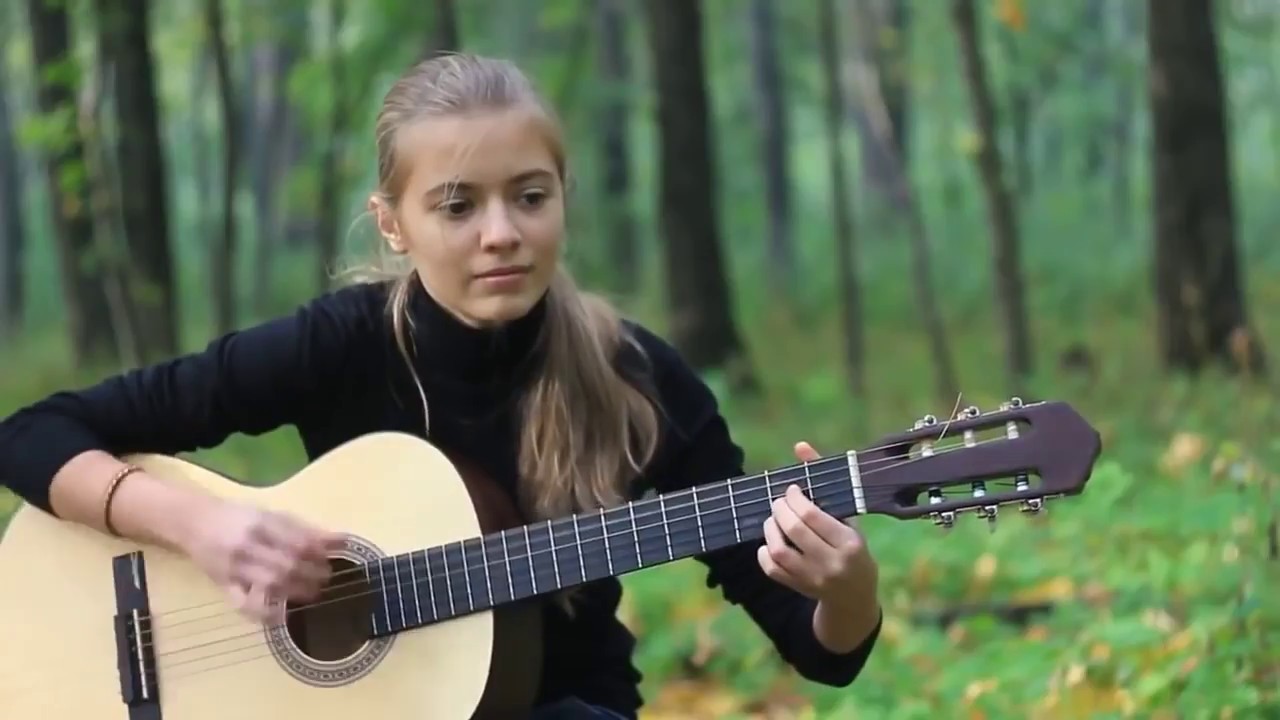 Женщины поющие под гитару