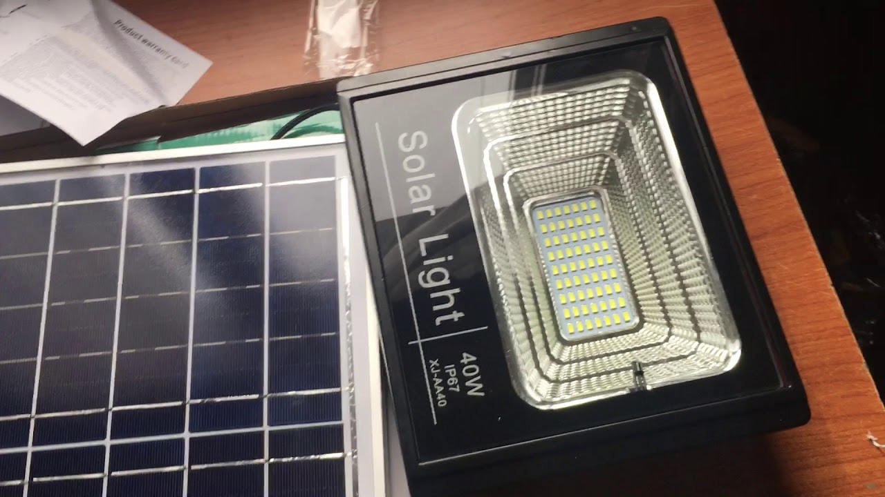 Kit x 4 faretti solari da esterno con pannello solare - 5W - IP66