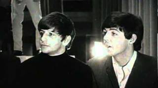 The Beatles interviewed on what they'll be doing at Christmas Resimi