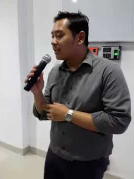 Janji Suci, karaoke di kantor