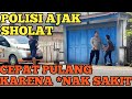 PENGAMEN DUDUK KAGET LANGSUNG BERDIRI LIHAT ADA POLISI DATANG BAWA MOBIL MENOLAK DIAJAK SHOLAT...?