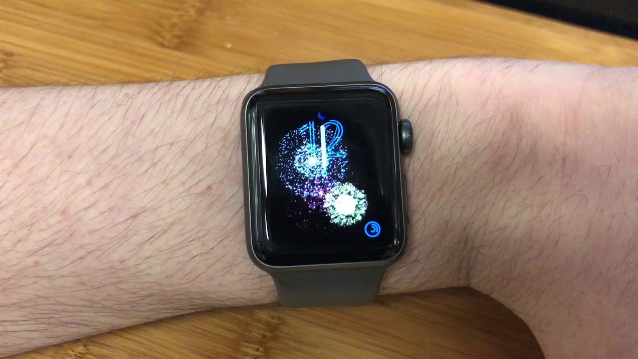 Apple Watch celebrates the New Year with fireworks on the clock face