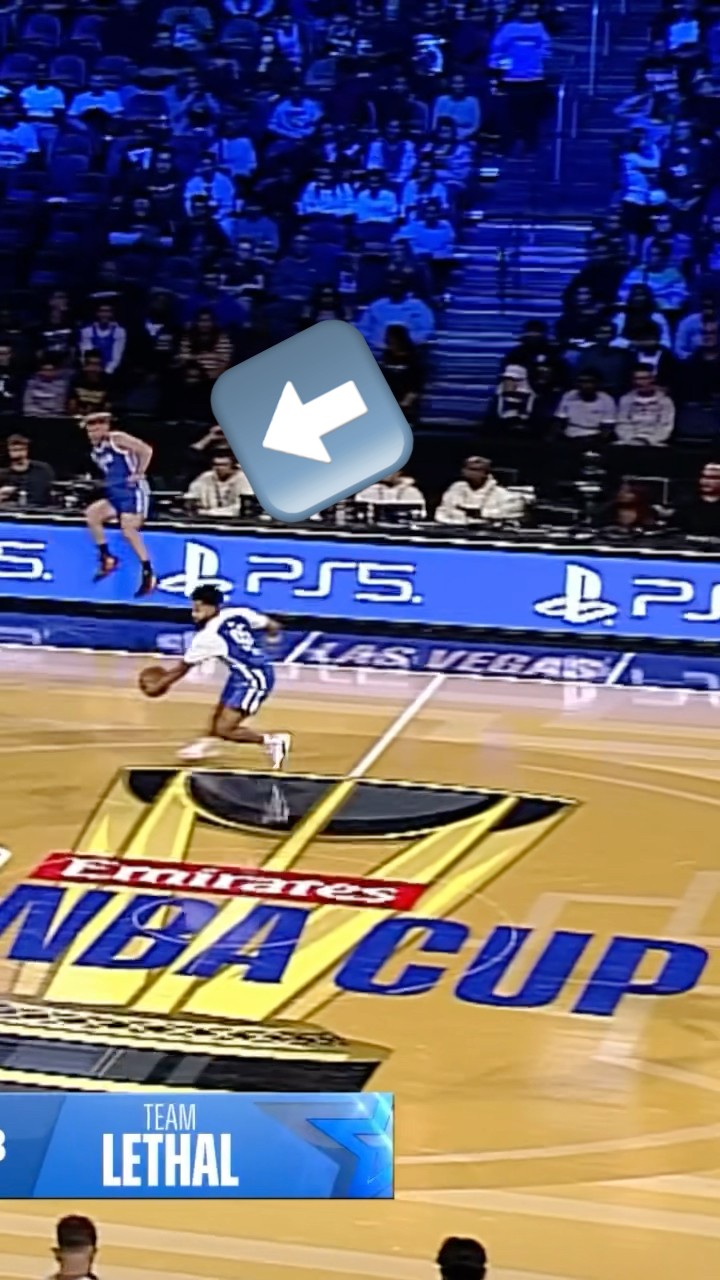 @Jesser extra effort leads to a @KristopherLondon dunk | ?LIVE NOW ?