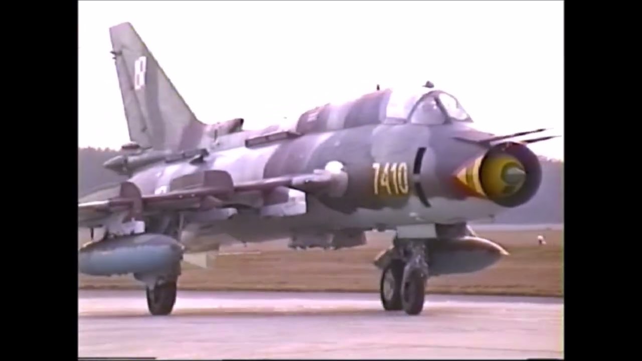 Exercise Strong Resolve at Powidz Air Base in Poland, 11th March 2002. SU-22 M-4 Fitters.
