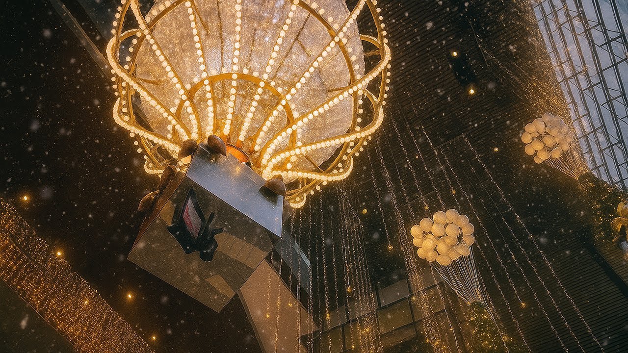 Hudson Yards Christmas Walk 2025 — Stunning Holiday Lights, The Shops Tour & High Line Night Strol