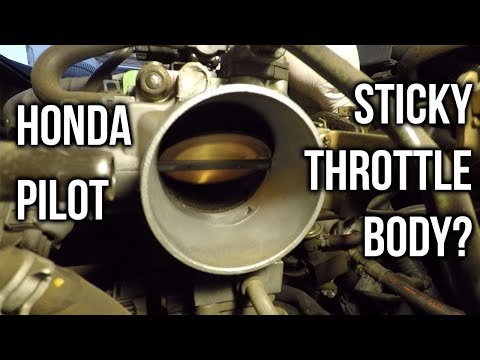 Video: Cum curățați corpul clapetei de accelerație pe un Honda Pilot?