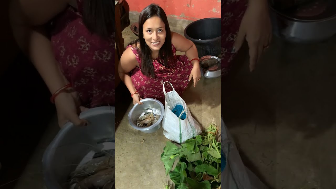 আজকে ডানা আসছে তো তাই উড়ে যাওয়ার আগে ভালো-মন্দ খাবিয়ে দিলাম 🤣