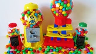 Teaching young children colors with gumball candy machines Minions Stuart gumball candy dispenser, Dubble bubble tumble 