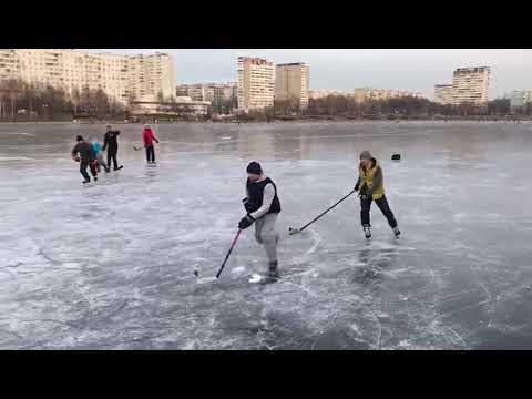 Хоккей на пруду