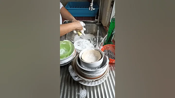 asmr washing dishes #asmr #handwashing  #relaxing #cleanwithme #kitchen #shorts  #cleaning