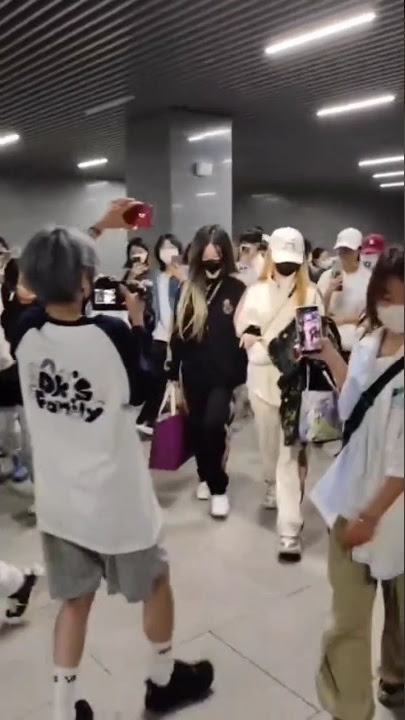 they go to work and change styles for each other 🤭💛💙 #chenke #zhengdanni #gnz48 #gnz48teamz #snh48