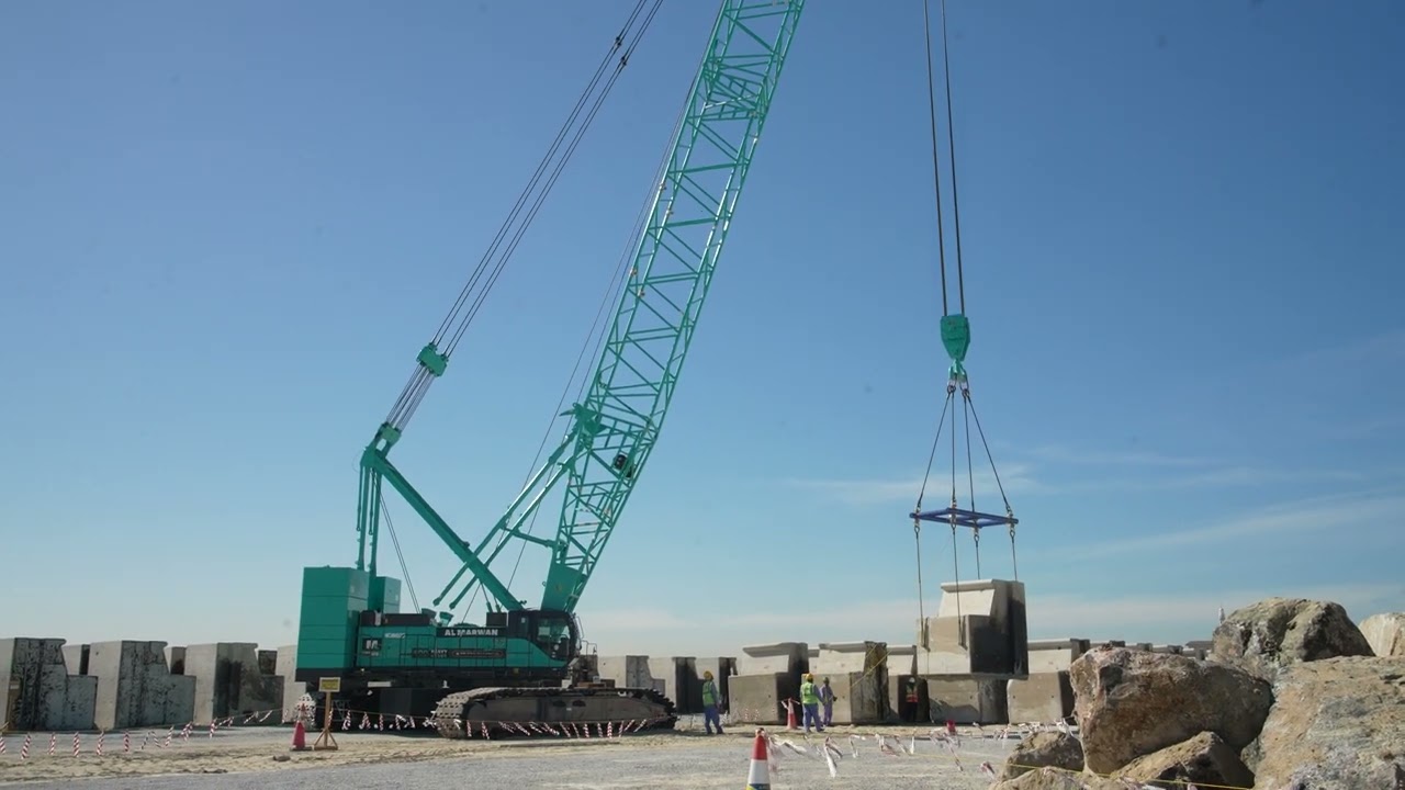 Large Crawler Cranes, 250 ton