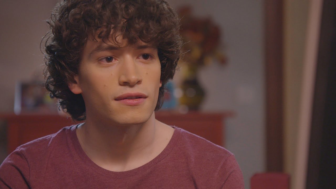 Manu se queda embelesando con Paula - Vive Cantando