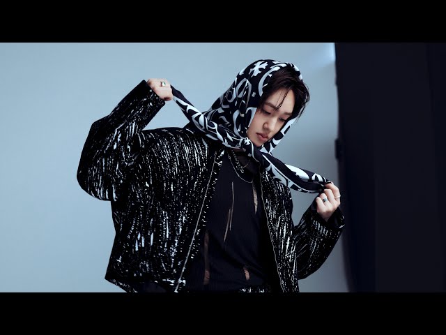 オニュ ONEW ヨーロッパツアー フーディー パーカー ブラック SHINee ONEW Magazine Photoshoot Behind - YouTube