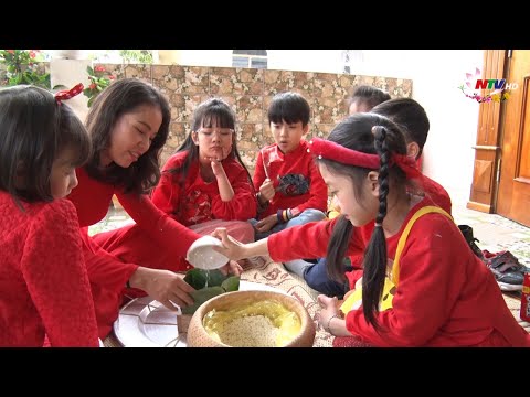 Video Giữ gìn truyền thống gói bánh chưng ngày Tết - youtube