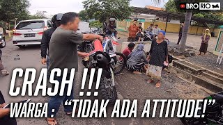 Download lagu Grandmother's car is smashed by residents, leaving her sprained. | Motovlog | #110