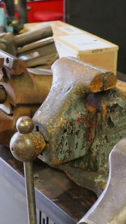 What Is The Best Bench Vise? - Reed 208 vs 614 Hardtail