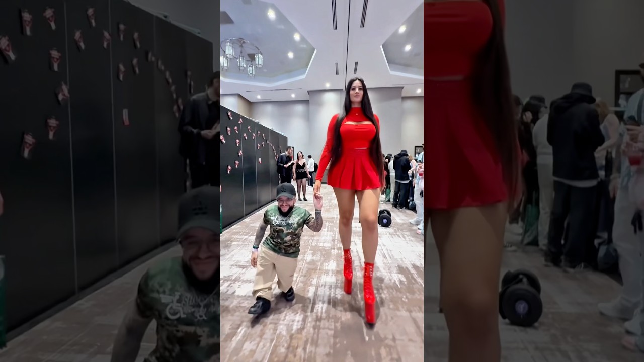 Are you looking or pretending not to?😂 