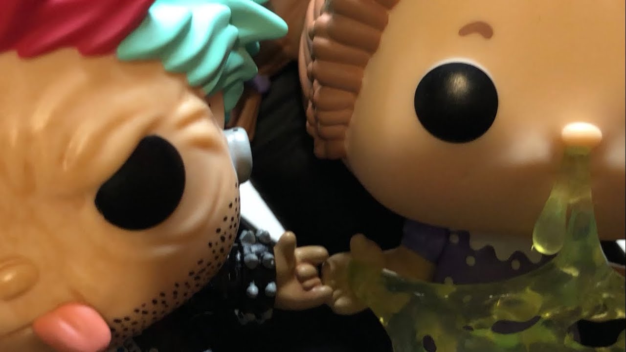 Garbage Pail Kids figures and intergoolactic sticker opening