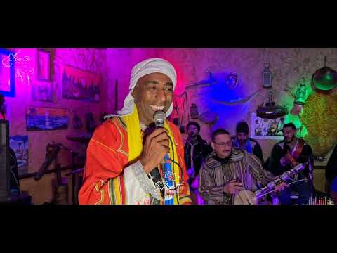 أمسية فنية بحفل إيض يناير بفضاء ألموقار ن إموريكن مع الفنان حسن تيفاوين فن موسيقى مواهب